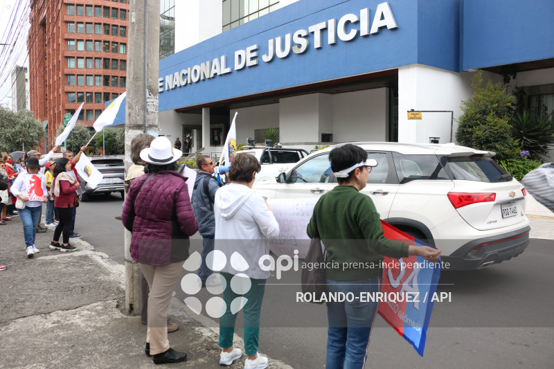 PROTESTA CONTRA LENIN MORENO EN LA AUDIENCIA SINOHIDRO