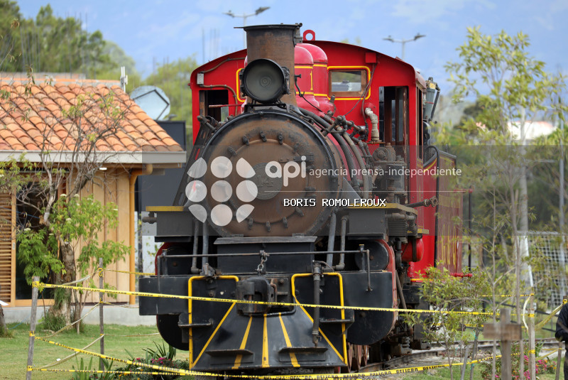 CUENCA-GOBIERNO ENTREGA-LOCOMOTORA 14
