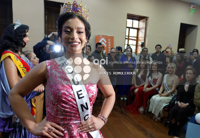 CUENCA-PRESENTACION CORONA REINA DEL AZUAY