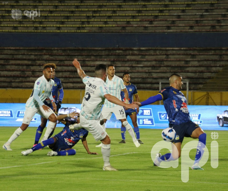 Chatoleí y Delfín se frenan con el empate