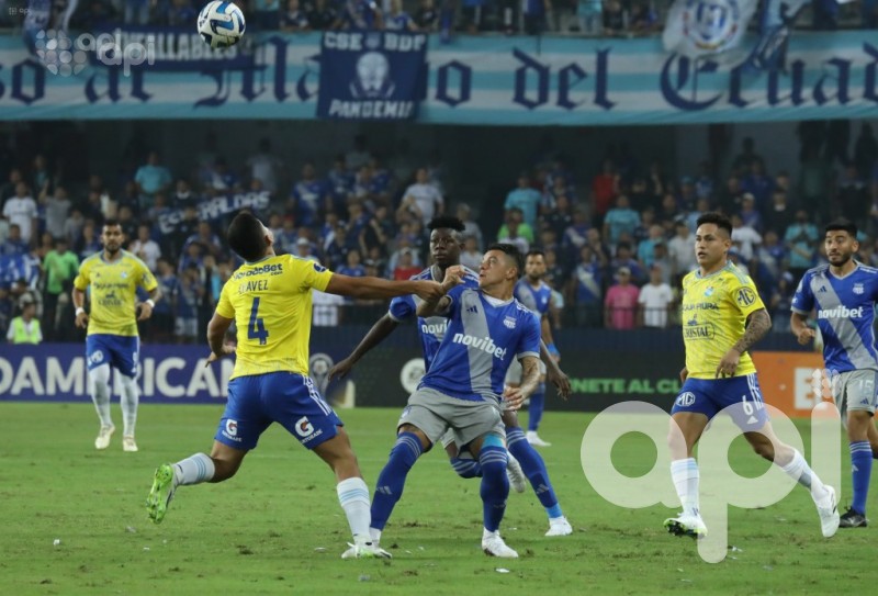Emelec iguala 0-0 y elimina a Cristal en Sudamericana