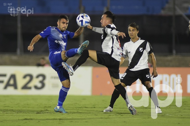 Danubio vence 2-0 a Emelec