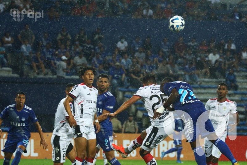 Emelec vence 2-1 al D. Cuenca y continúa en Sudamericana