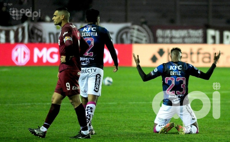 Independiente aguanta con uno menos y sobrevive en Sudamericana