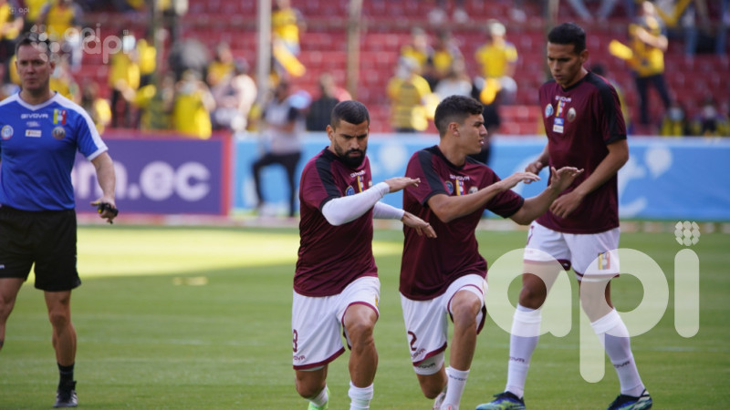 Venezuela clasifica al sorprender 1-0 a México