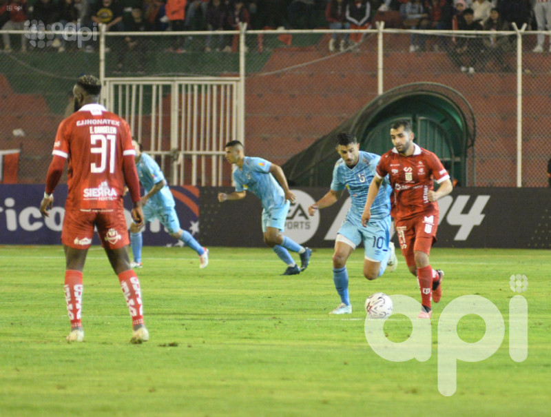 Sudamericana: U. Católica golea 3-0 y elimina a Técnico U.