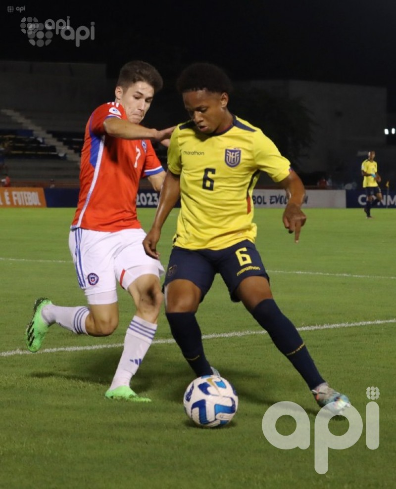 Ecuador iguala 1-1 con Chile, pero avanza a las finales
