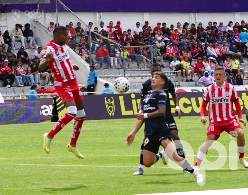 Del Valle asegura la punta en solitario