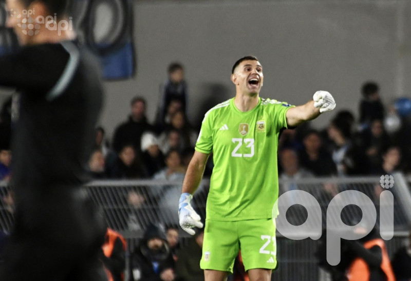 Argentina martilla hasta que rompe 1-0 a Chille