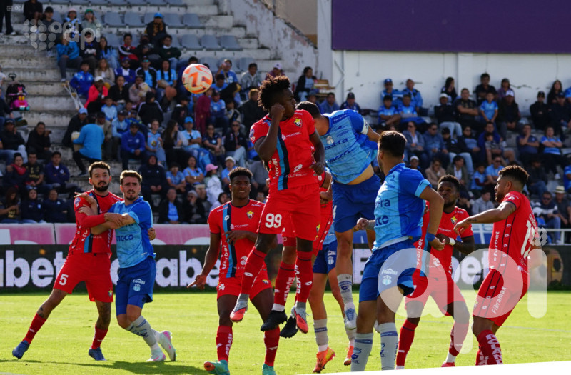 Macará hace marchar 2-0 a El Nacional
