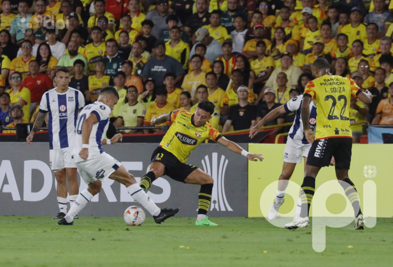 Barcelona lamenta un 2-2 con Talleres de local