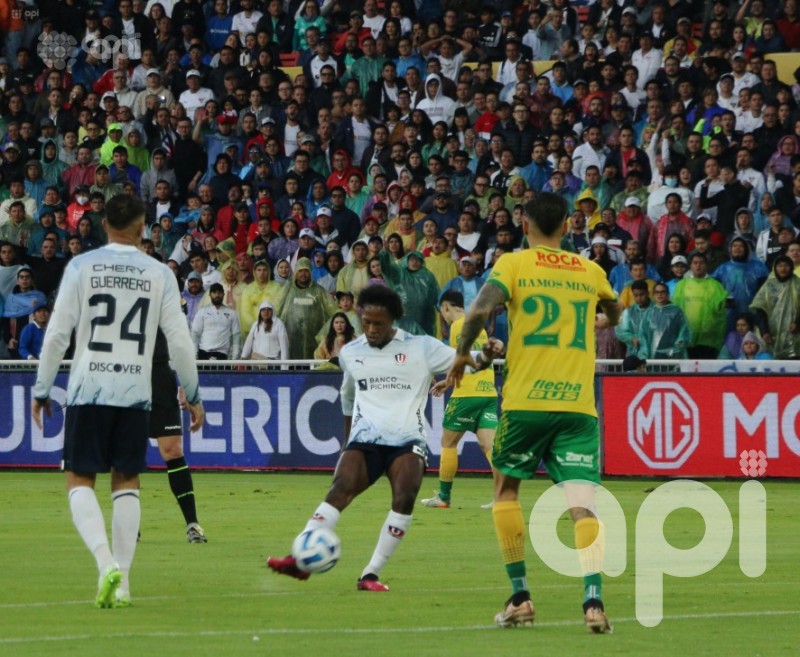Liga de Quito aventaja 3-0 a Defensa en Sudamericana