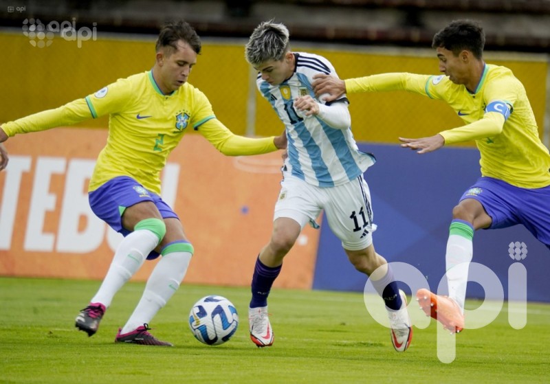 Brasil triunfa 3-2 en el clásico ante Argentina y acaricia el título