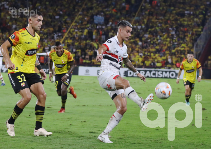 Sao Paulo festeja 2-0 sobre Barcelona en Guayaquil