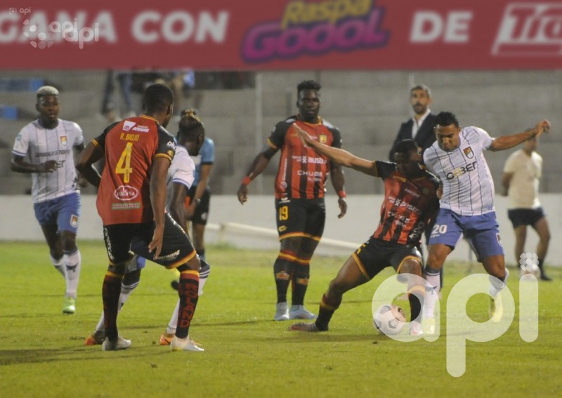 Penal del Loco mantiene con vida a 'Súper 9'