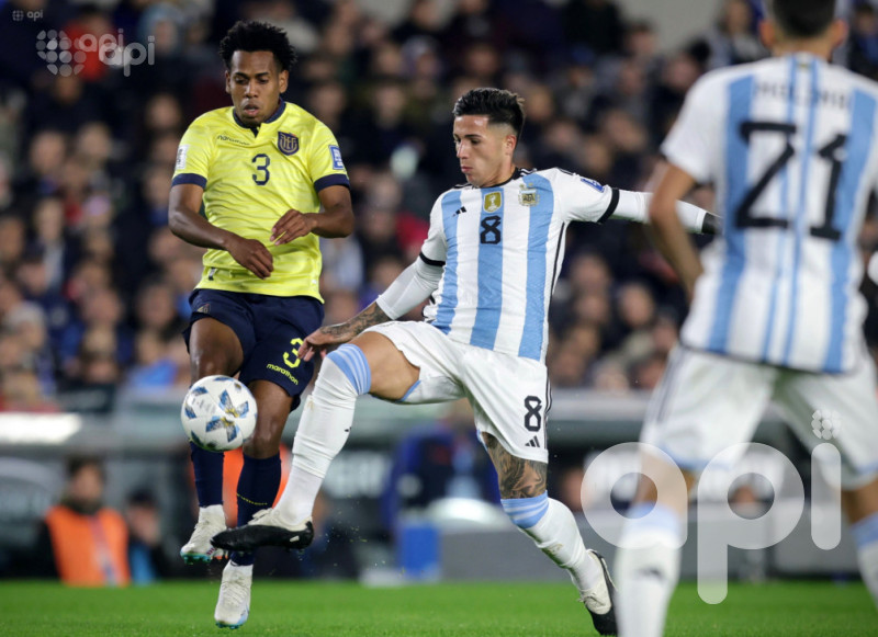 Argentina elimina 2-0 a Perú