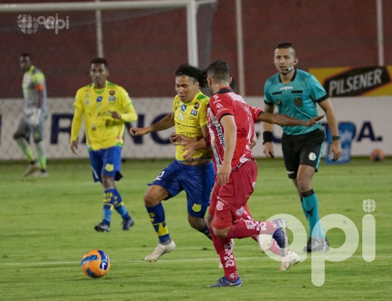 Técnico U. y Gualaceo dividen honores en Ambato