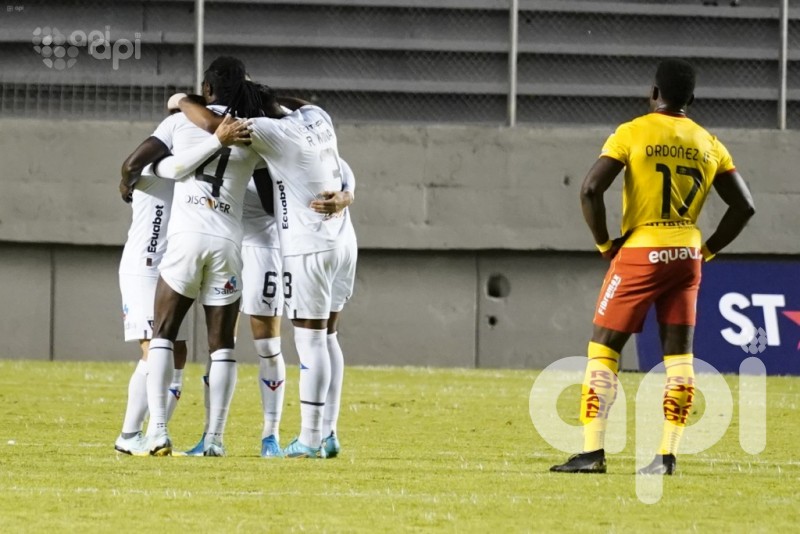 El albo contundente en Superclásico amistoso