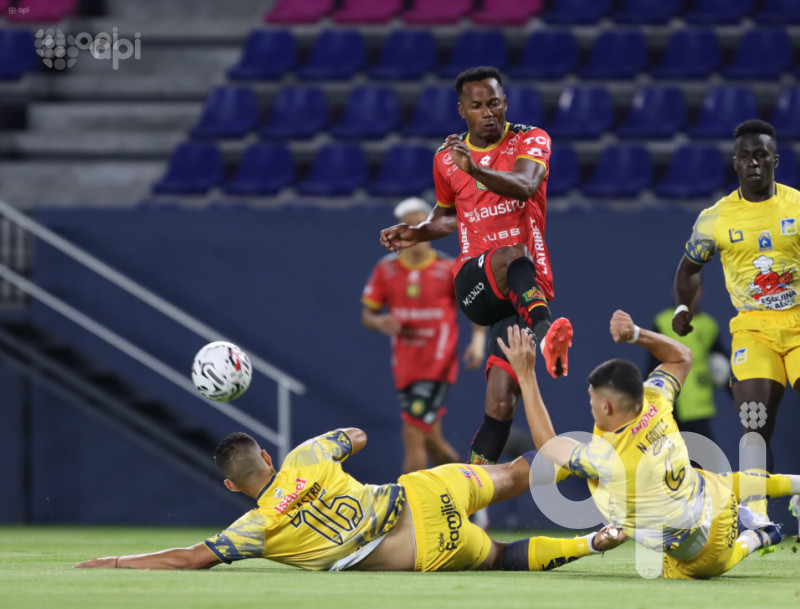 Delfín aplasta 5-2 al Cuenca en Sudamericana