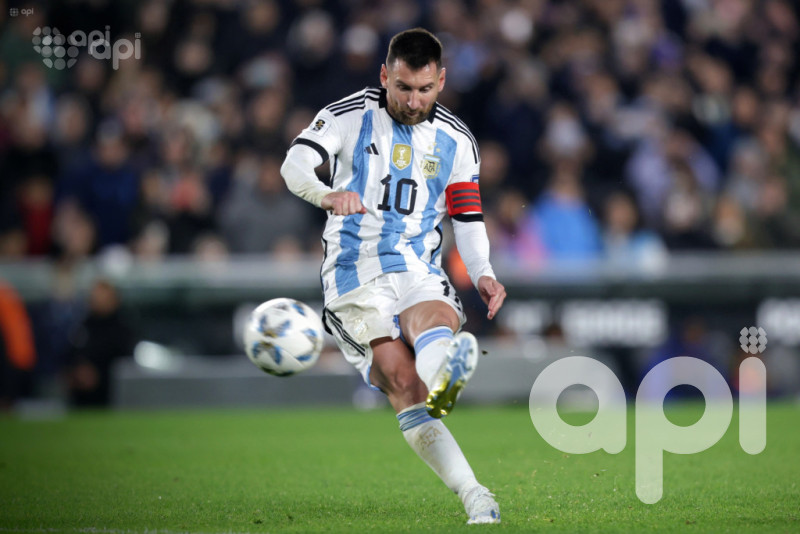 Argentina se lame 2-0 al maple canadiense