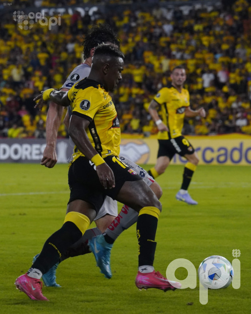 Barcelona iguala 1-1 con El Nacional y avanza en Libertadores