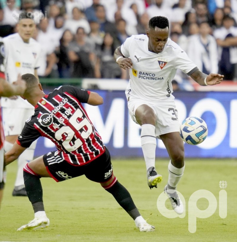 La U a definir serie en Sao Paulo