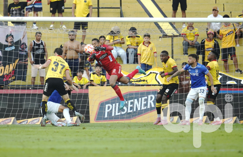 Barcelona vuelve a pinchar 1-1 ante U. Católica