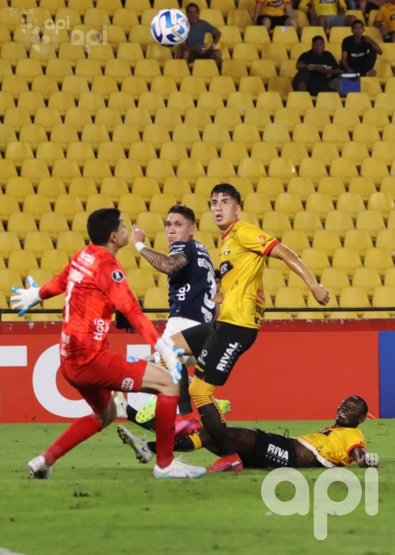 El ídolo perdona, sufre pero vence a Bolívar