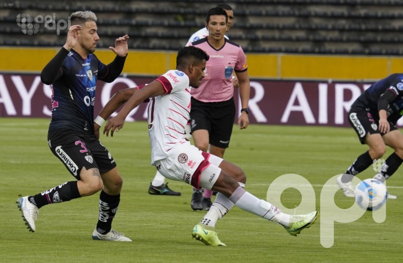 Del Valle doblega 2-1 a Lanús en Quito