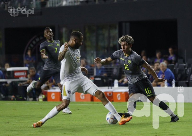 Ecuador supera apenas 1-0 a un limitado Cabo Verde en EEUU