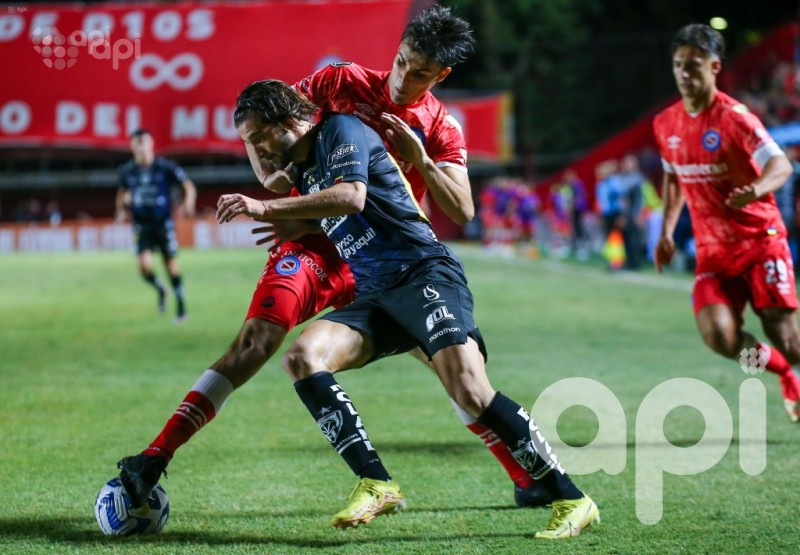 Del Valle sucumbe en Argentina