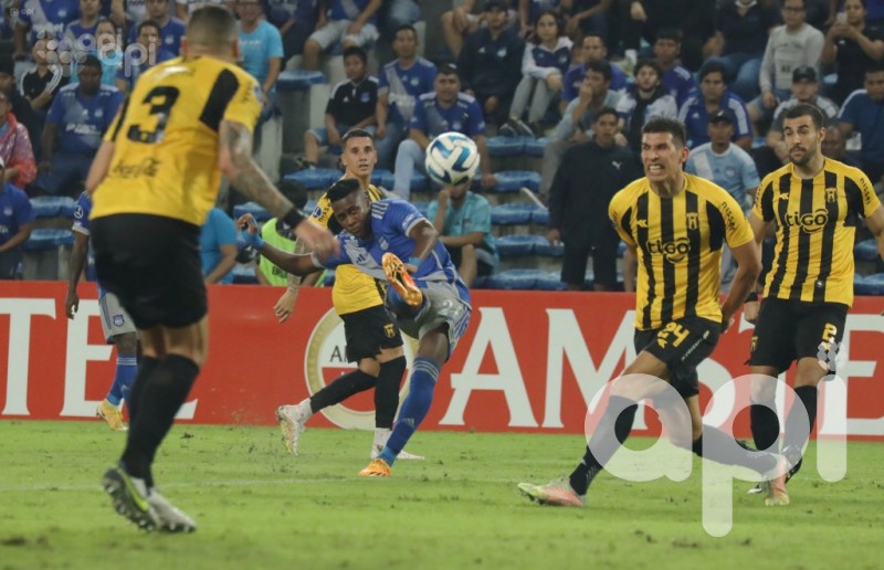 Empate azul y a rezar para seguir en Sudamericana