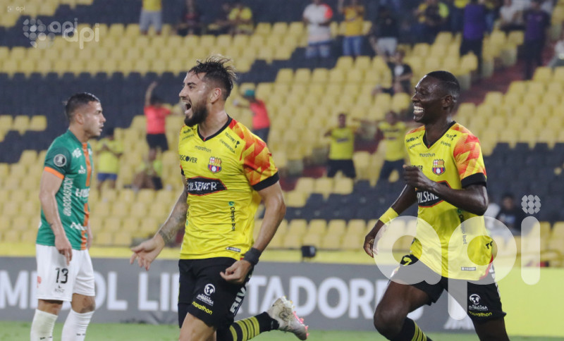 Barcelona pasa 2-1 a Cobresal