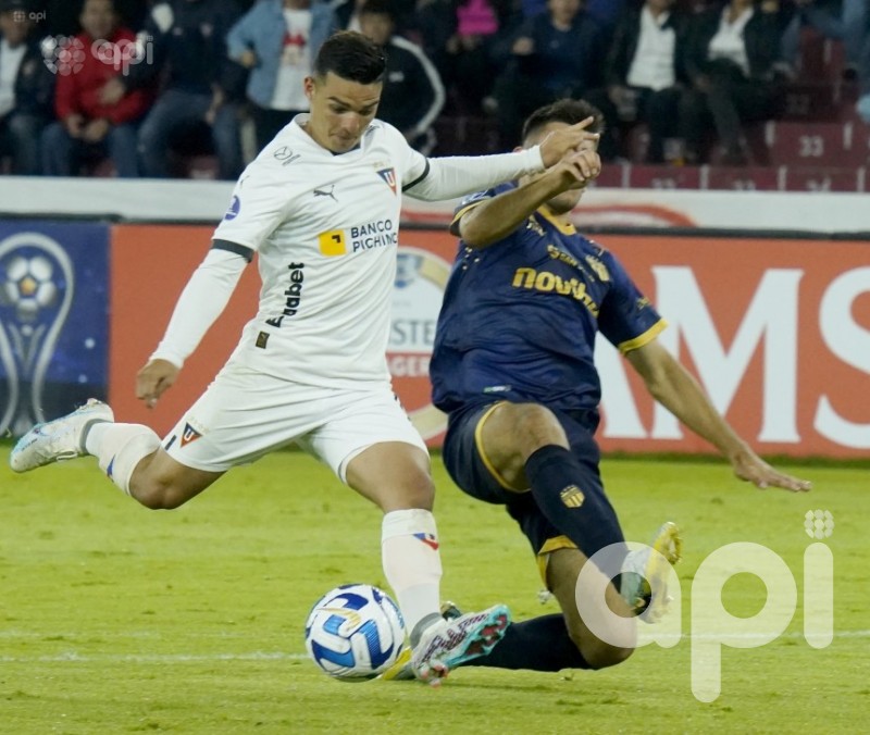 Liga sufre para golear 4-0 a Magallanes