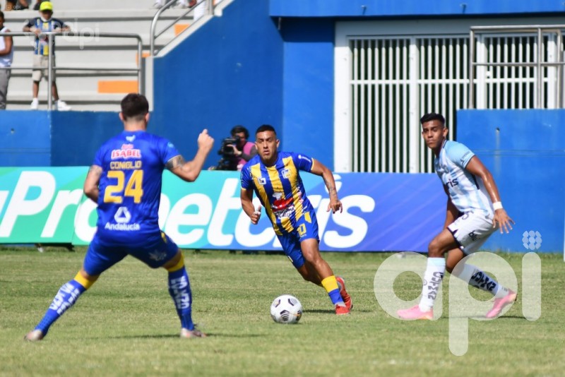 Guayaquil City pesca a Delfín en Manta
