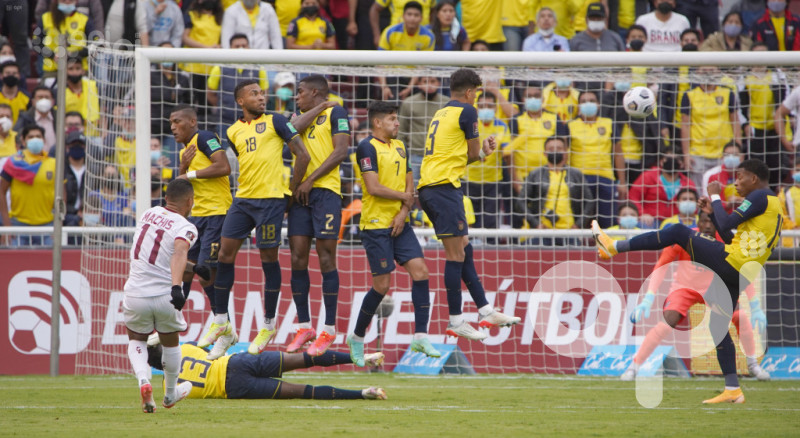 La Tri tropieza ante la Vinotinto