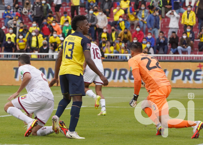 Venezuela lo vira 2-1 a Ecuador