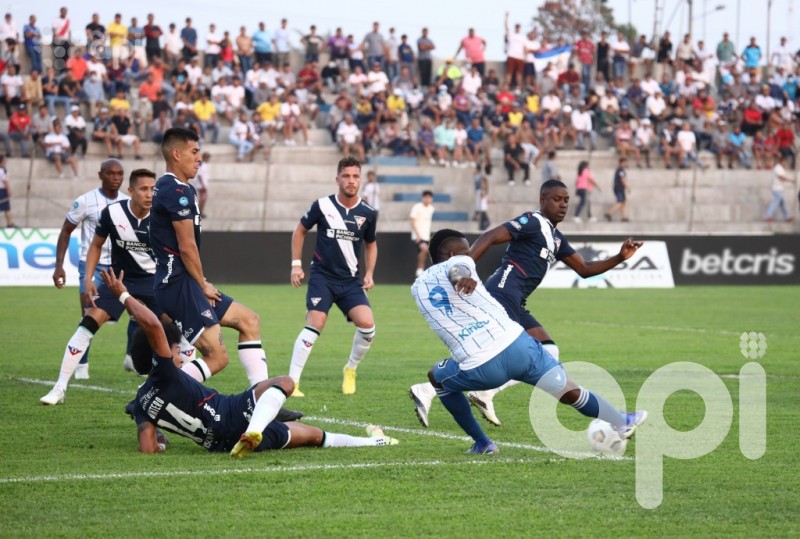 El 9 de Octubre aprovecha de un diezmado Liga