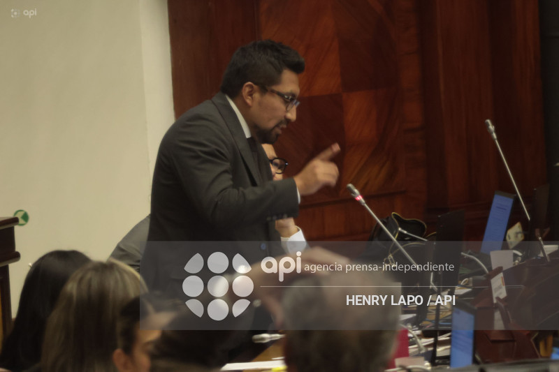 SESION ASAMBLEA CODIGO DE LA DEMOCRACIA
